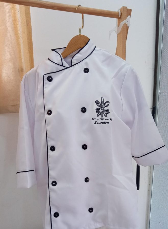 Dólmã de chef com logo e nome bordados